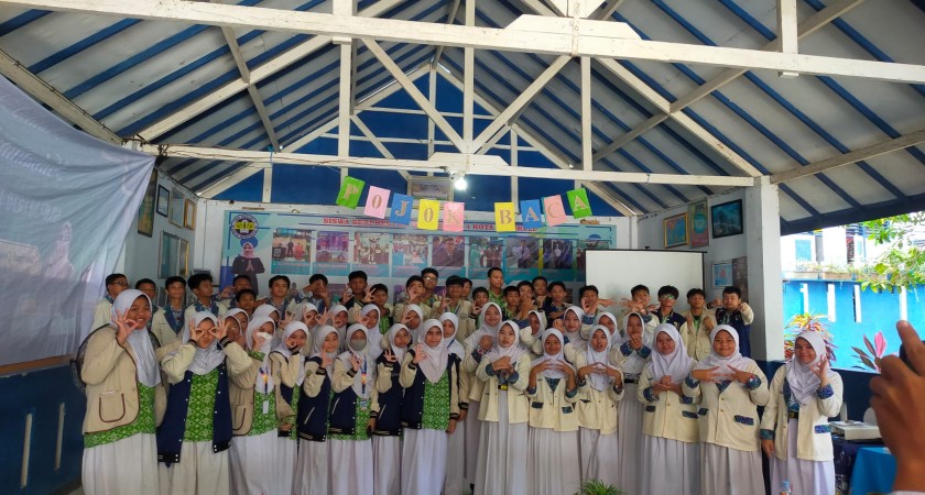 STUDY TIRU SMP ISLAM AL-AZHAR 52 BENGKULU KE SMPN 4