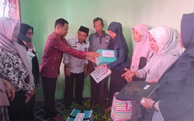 Kren, Keluarga Besar SMPN 4 Kota Bengkulu Salurkan Bantuan Rp 17.634.000
